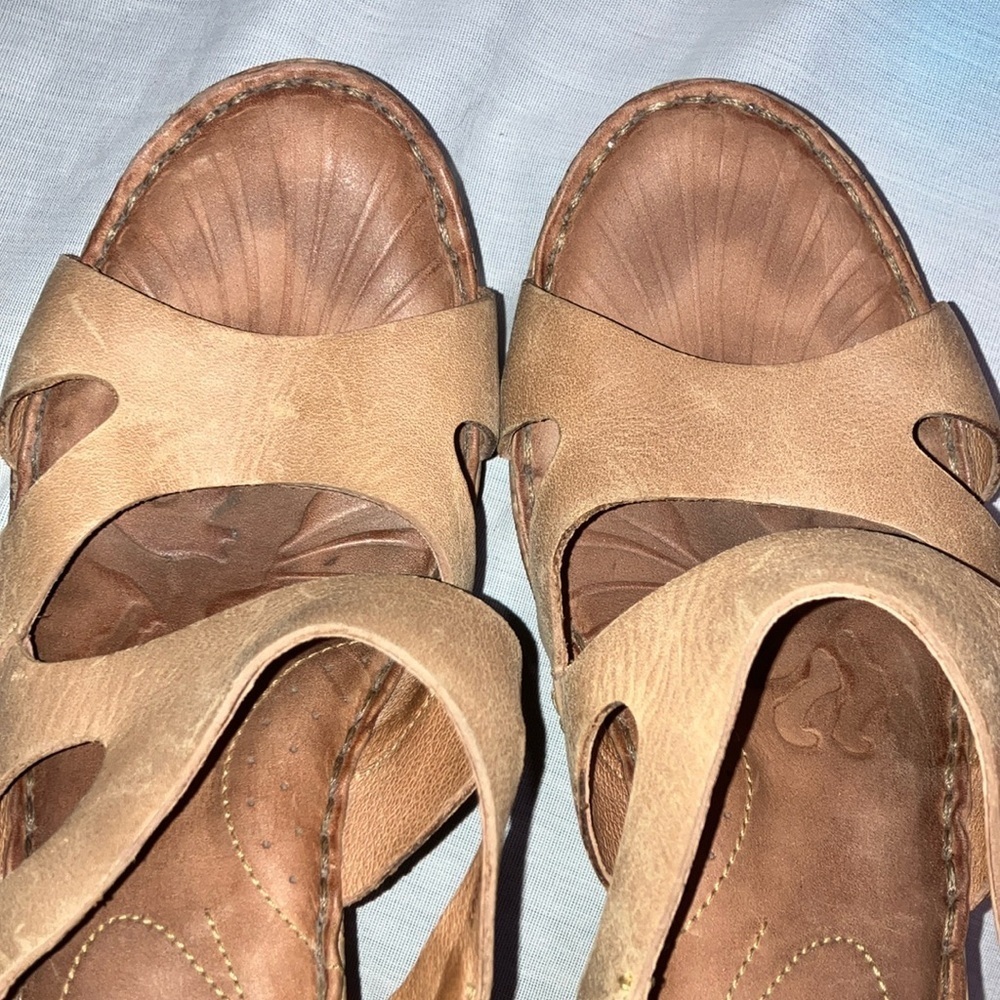 Size 9 (40.5) leather Women's Tan Wedge Sandals - Picture 15 of 16